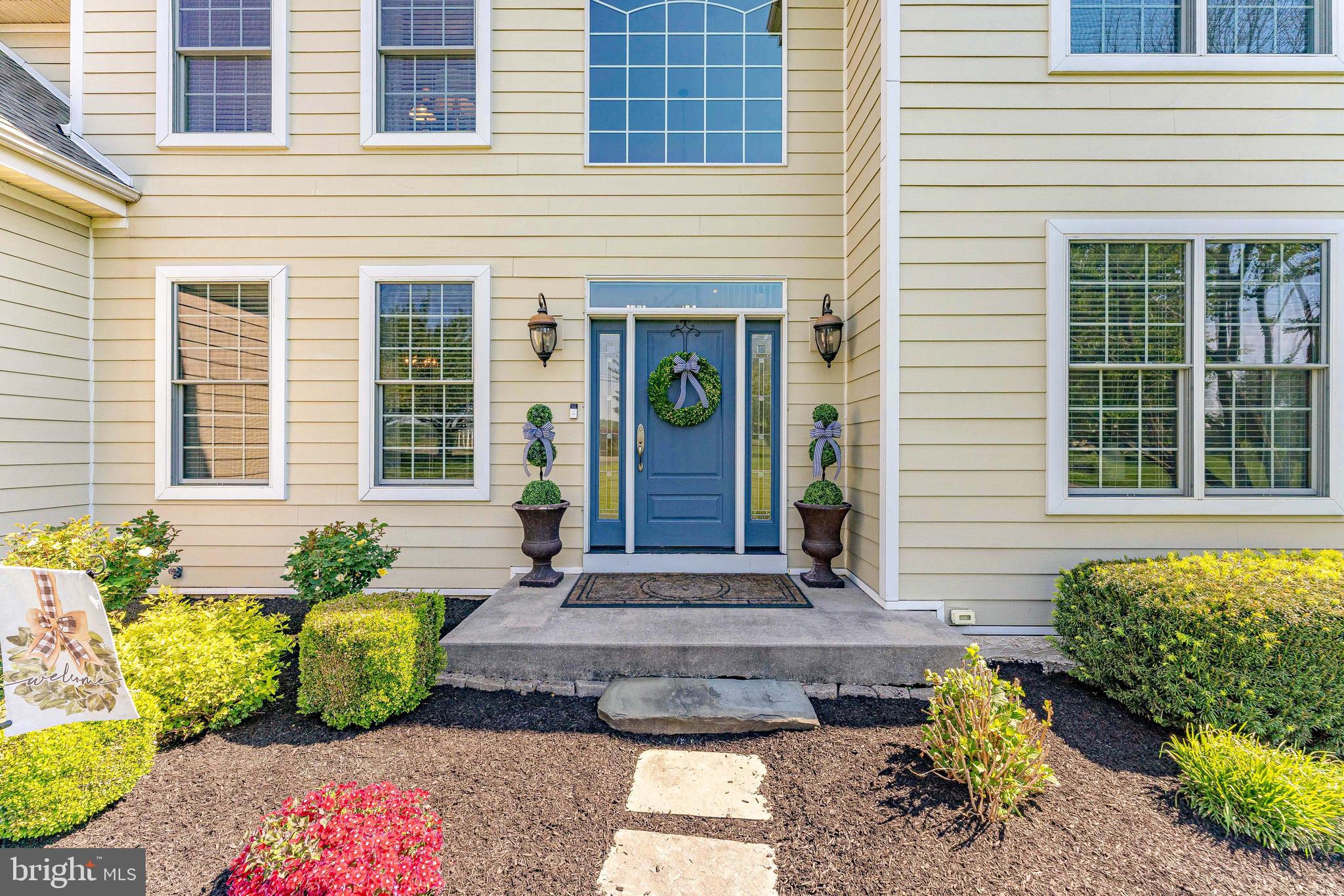 LAUREL POINTE - Residential