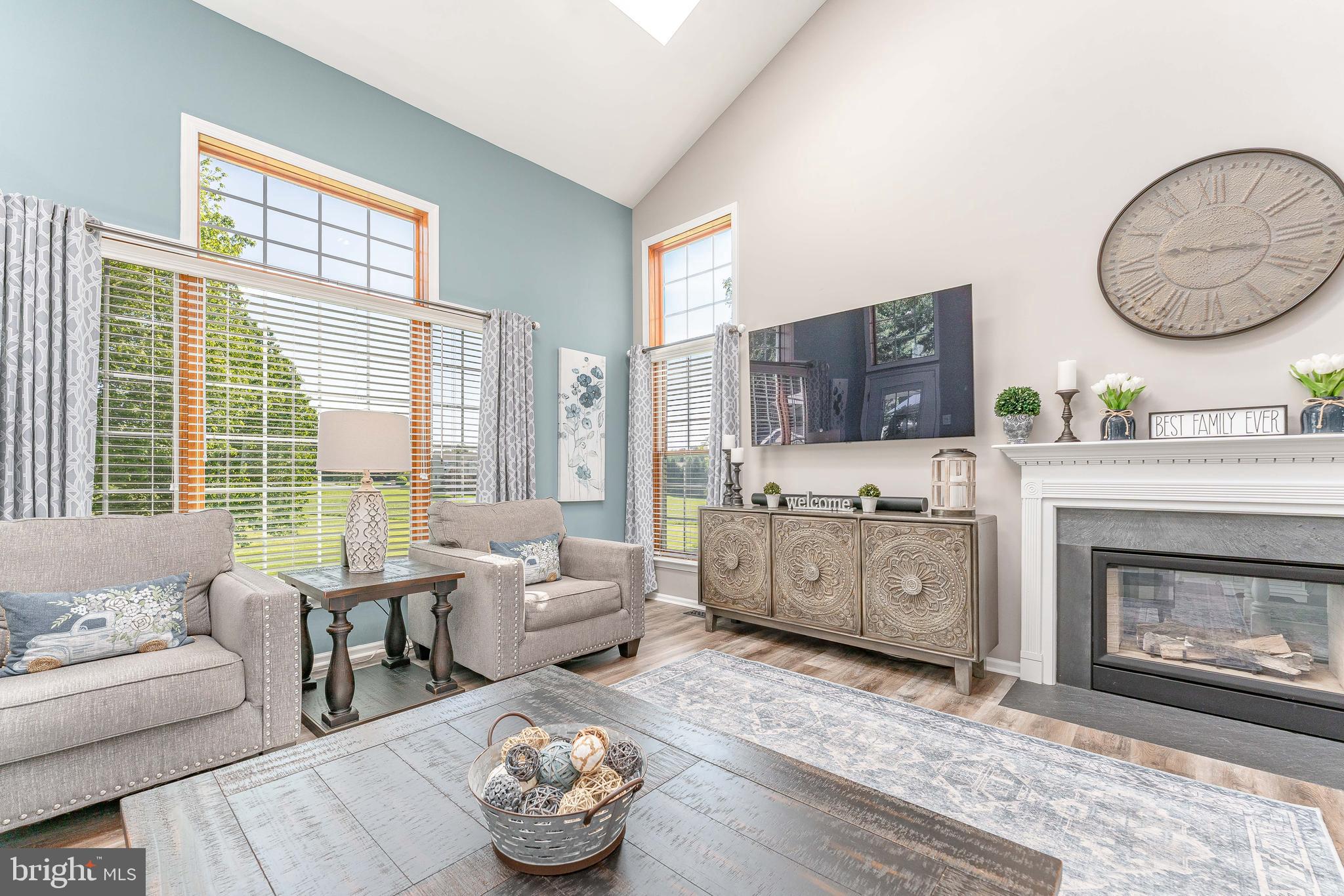 LAUREL POINTE - Residential
