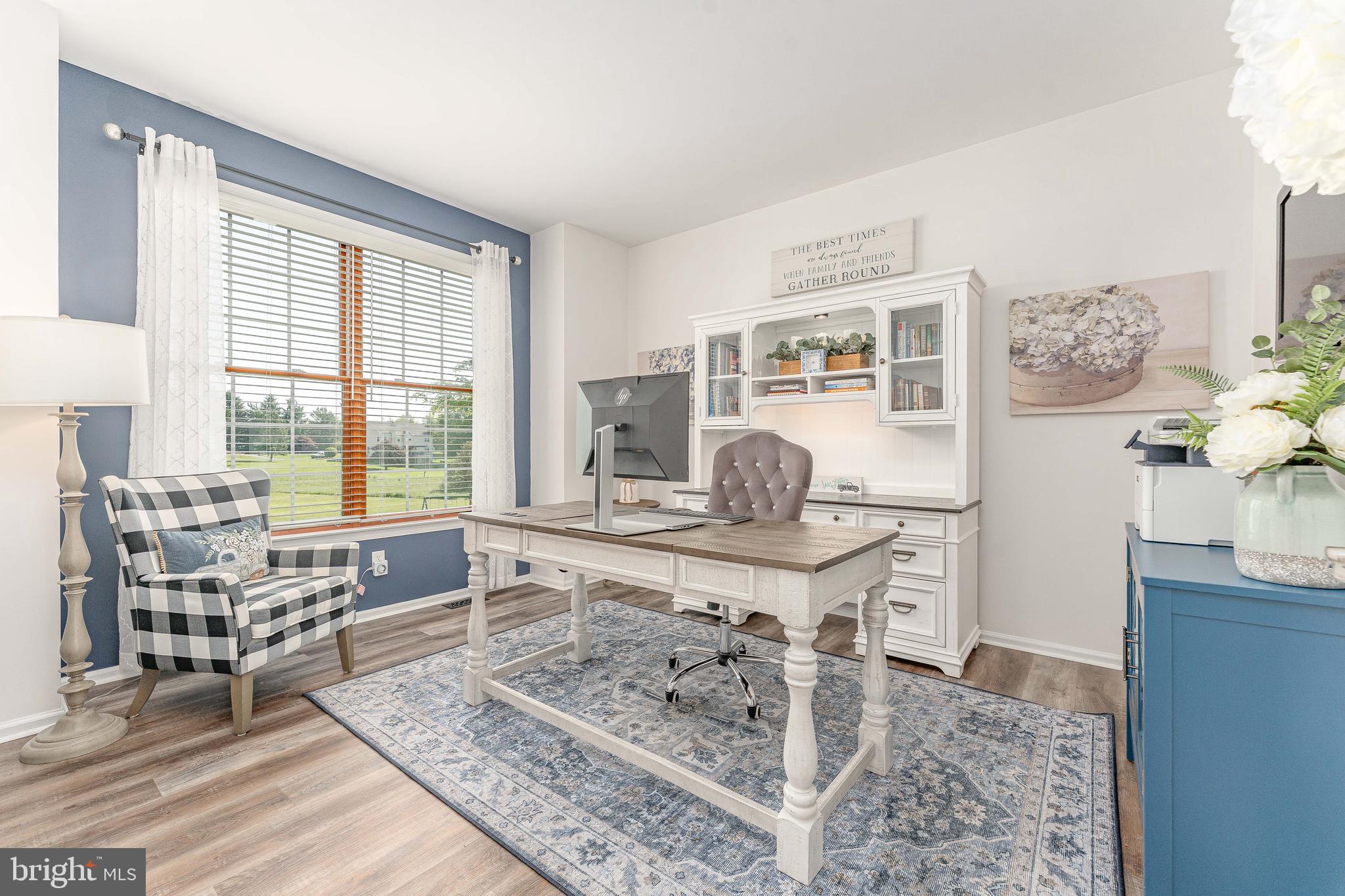 LAUREL POINTE - Residential