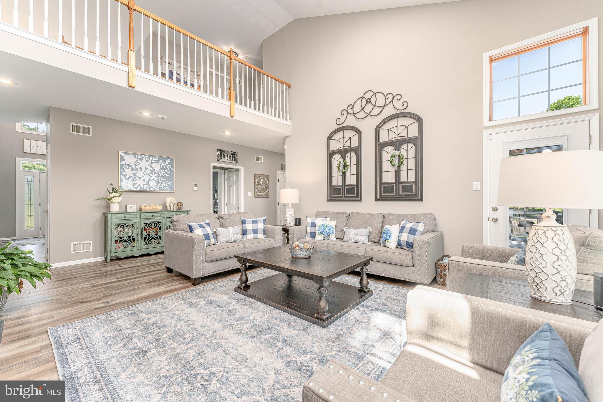 LAUREL POINTE - Residential