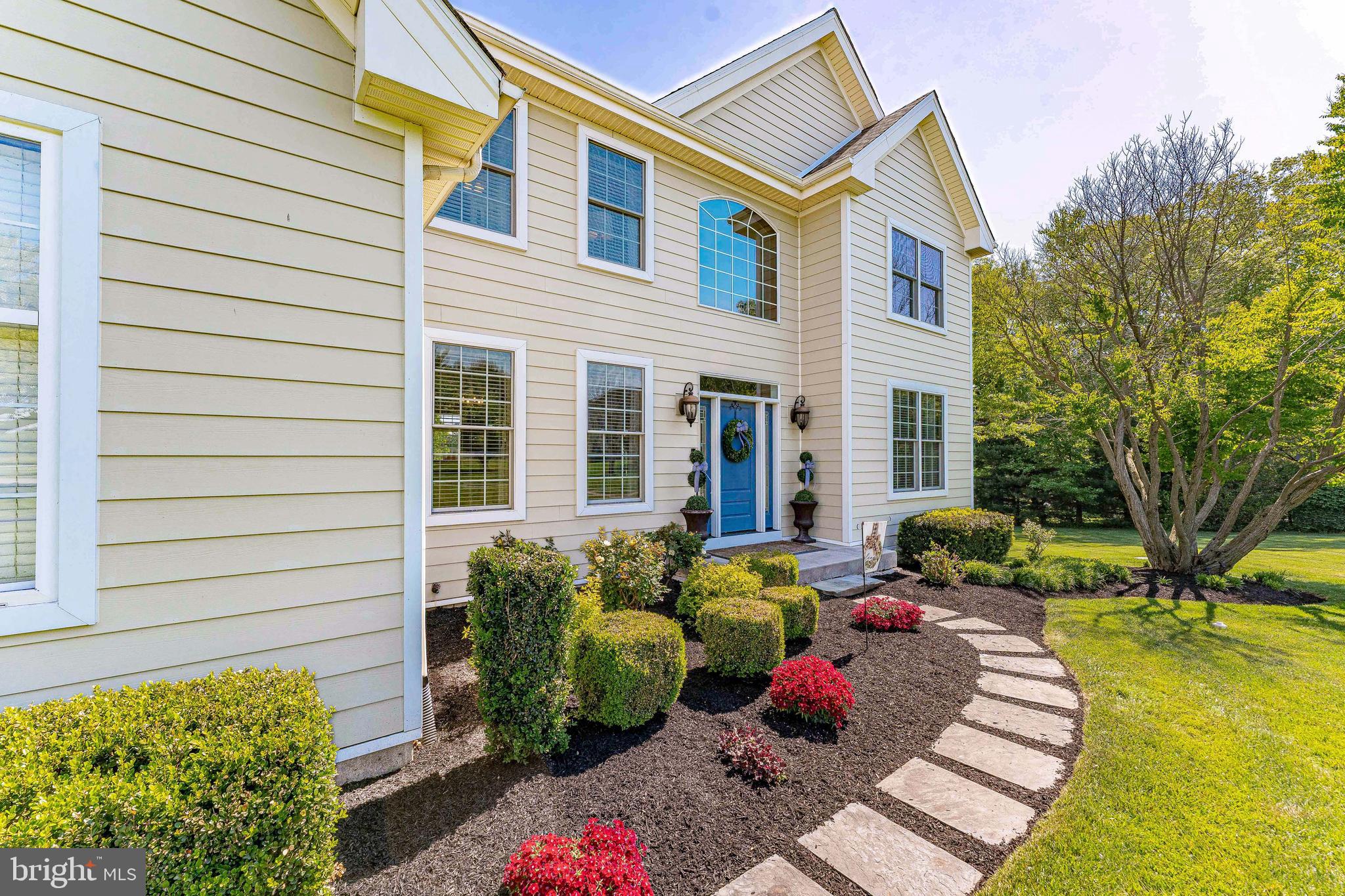 LAUREL POINTE - Residential