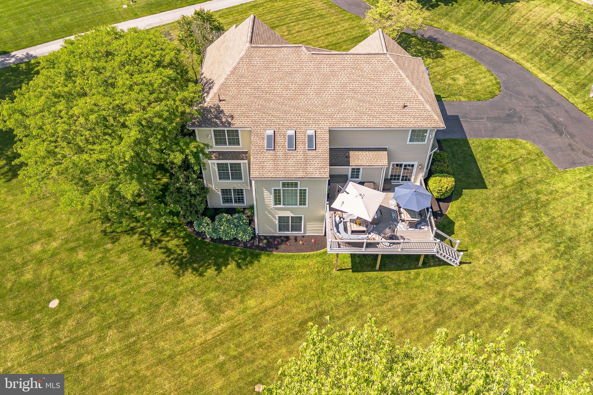 LAUREL POINTE - Residential