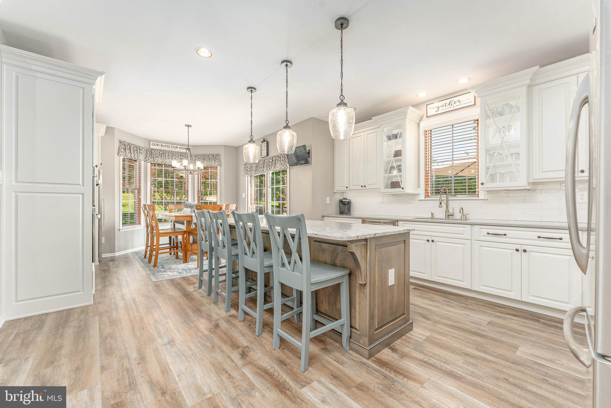 LAUREL POINTE - Residential