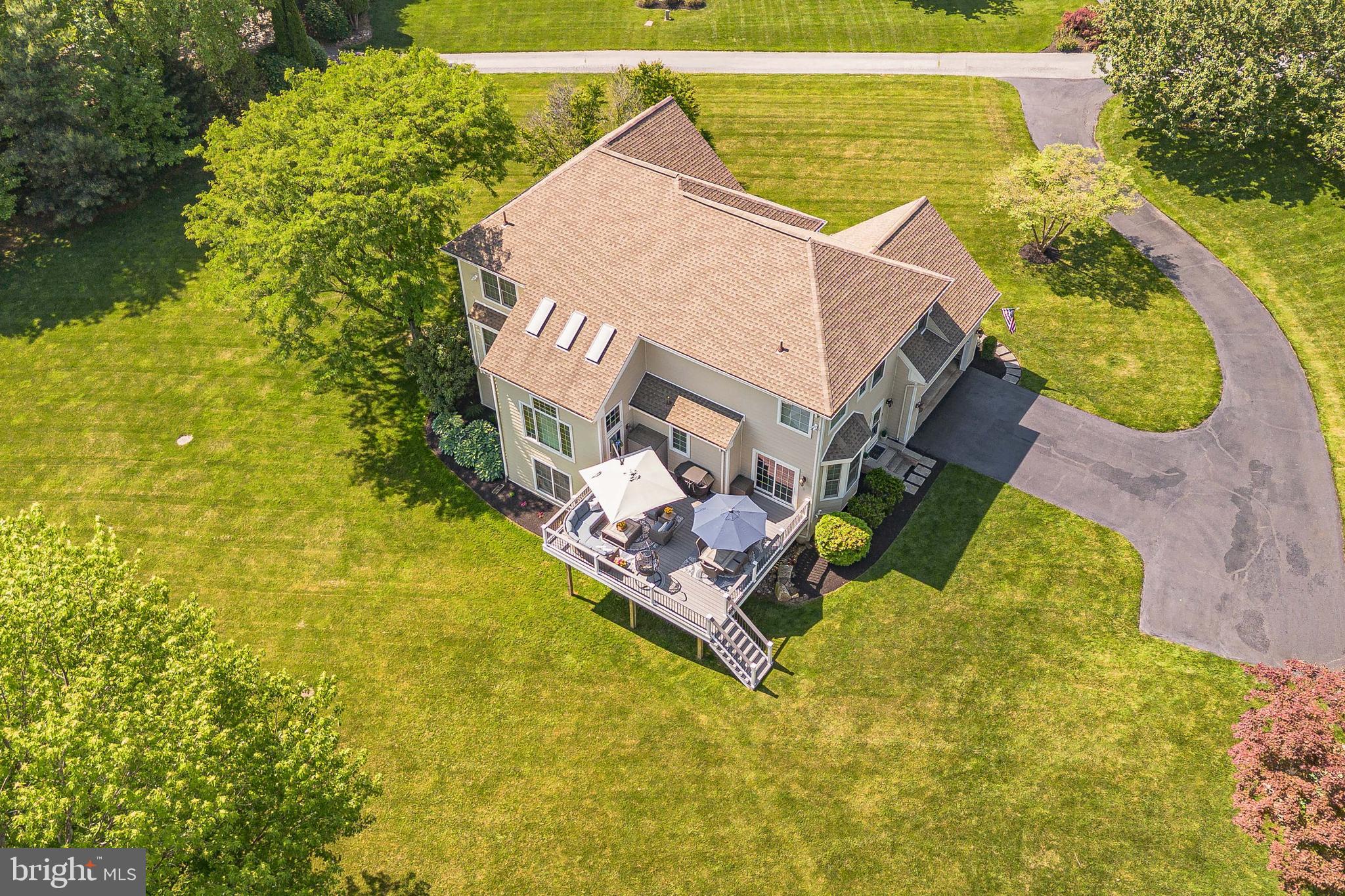 LAUREL POINTE - Residential