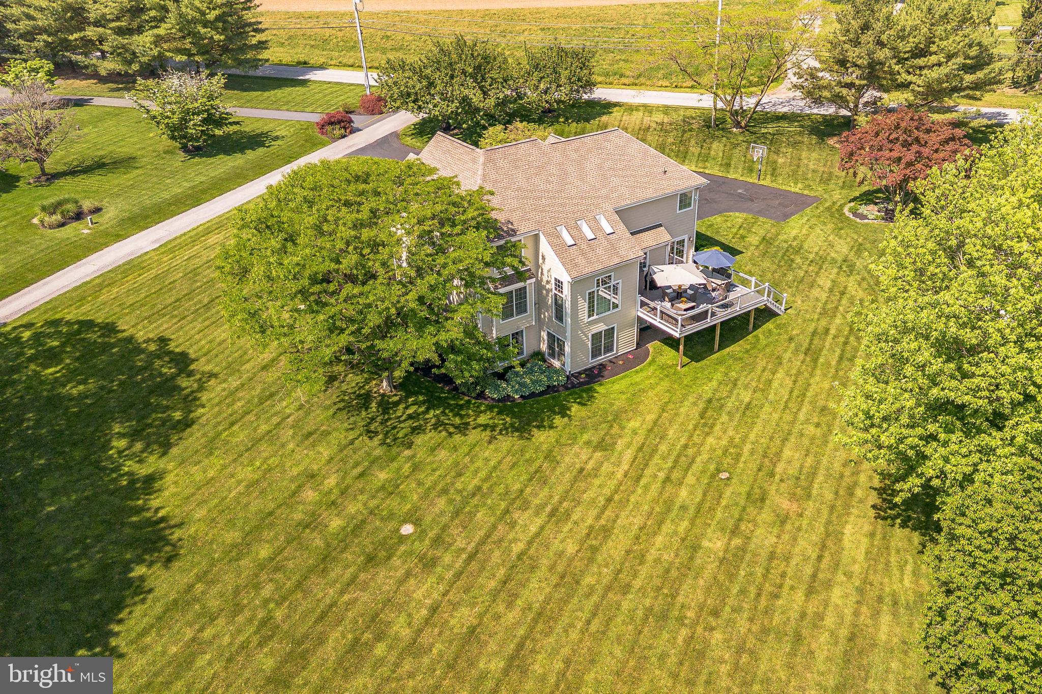 LAUREL POINTE - Residential