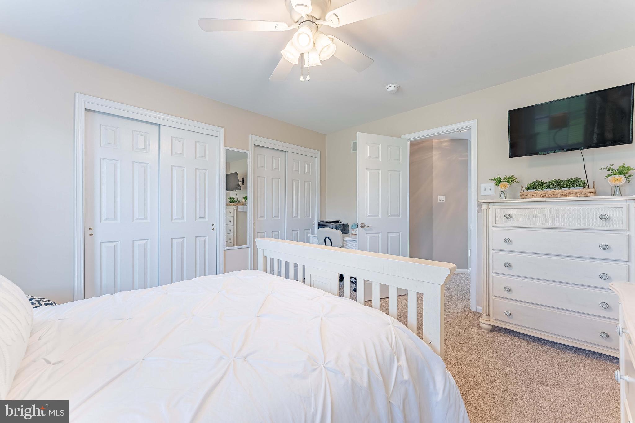 LAUREL POINTE - Residential