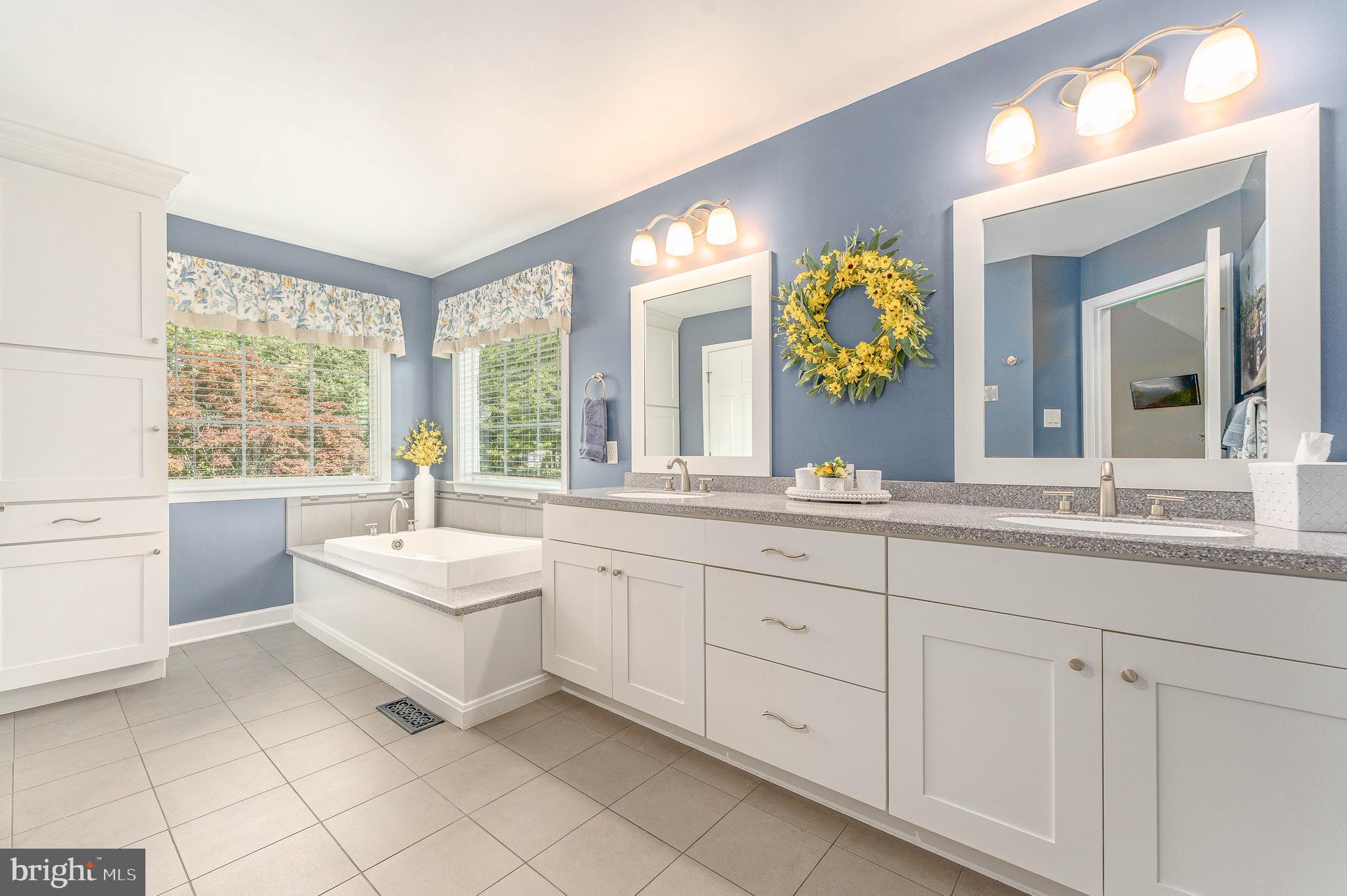 LAUREL POINTE - Residential