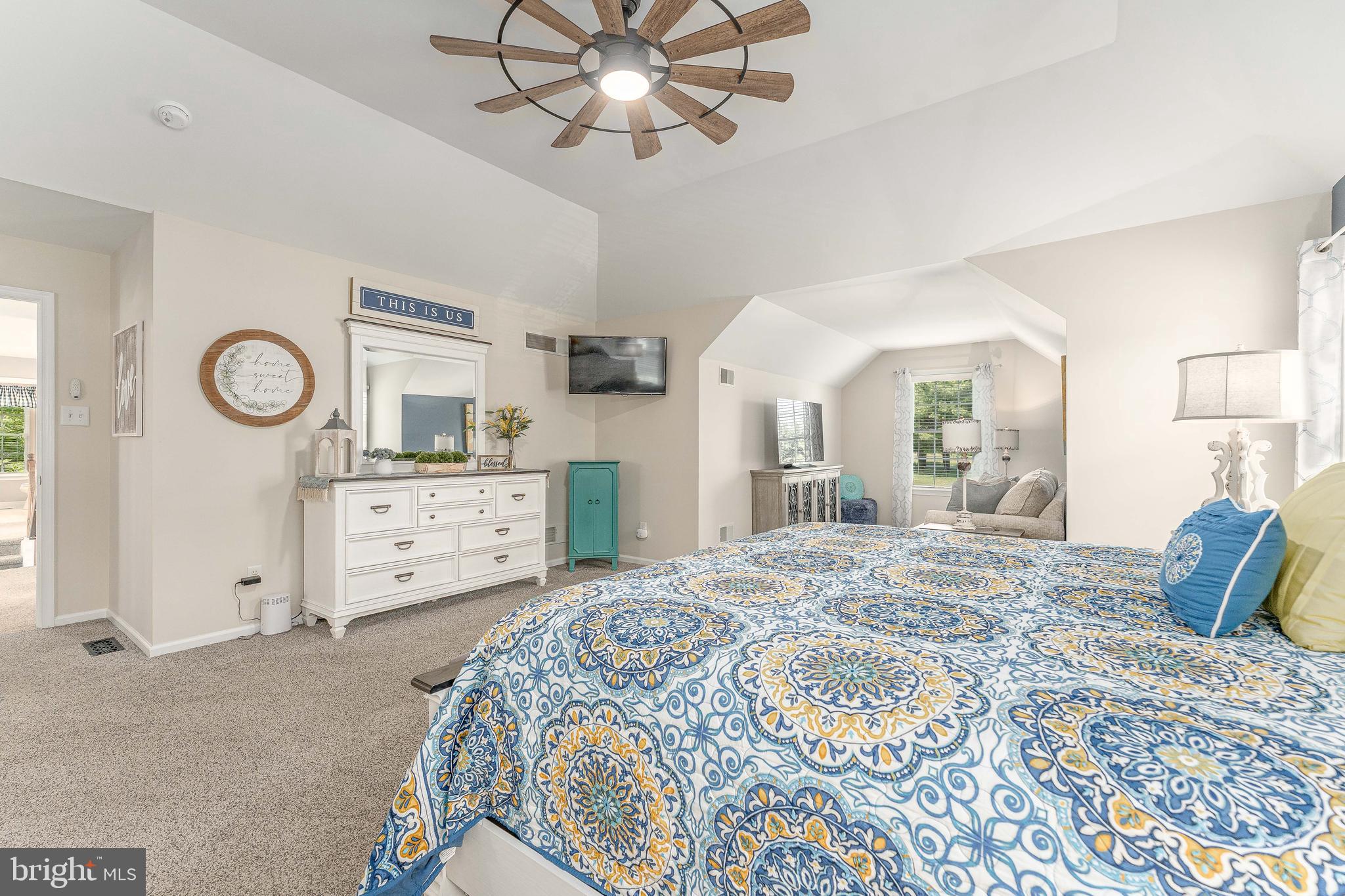 LAUREL POINTE - Residential