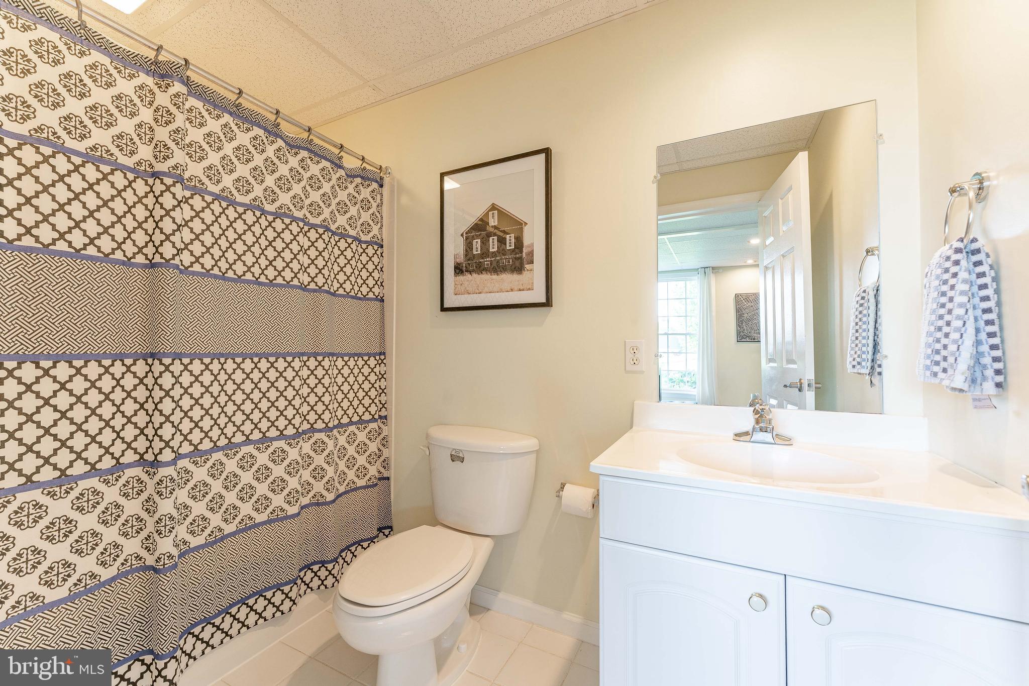 LAUREL POINTE - Residential