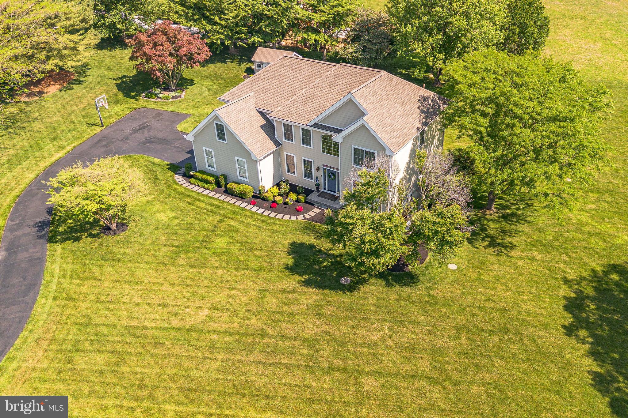 LAUREL POINTE - Residential