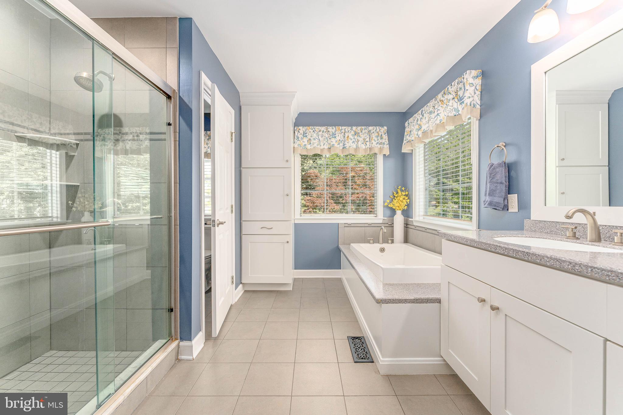 LAUREL POINTE - Residential