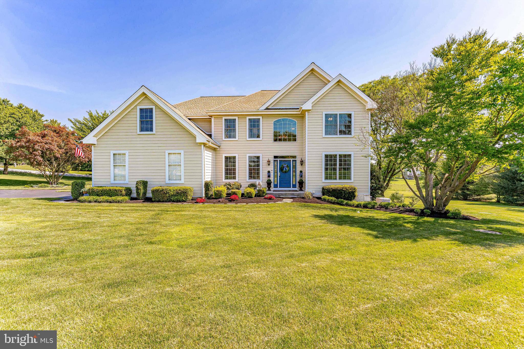 LAUREL POINTE - Residential