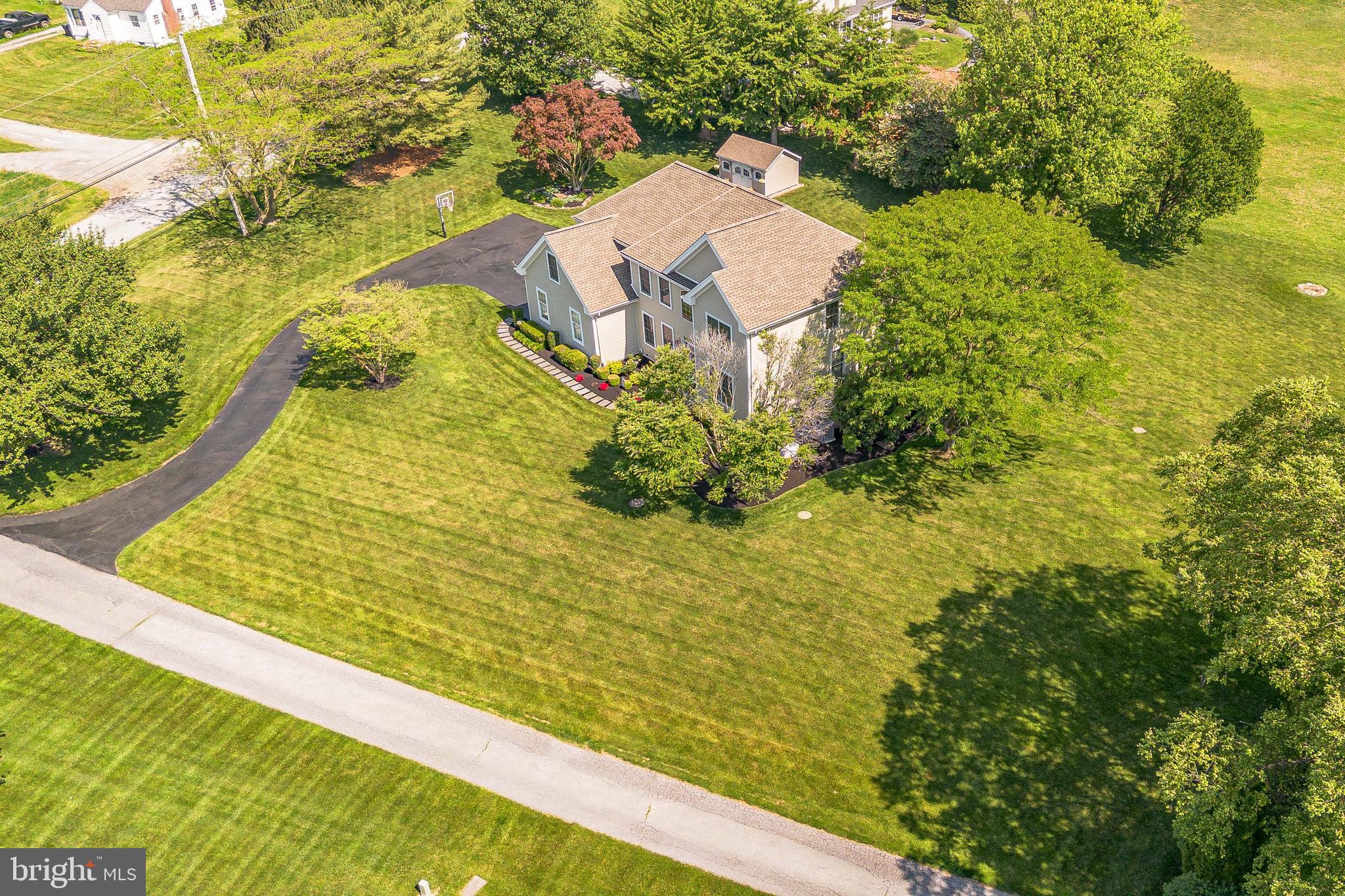 LAUREL POINTE - Residential