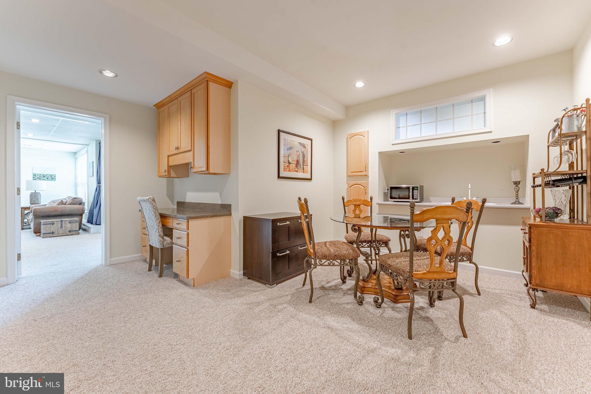 LAUREL POINTE - Residential
