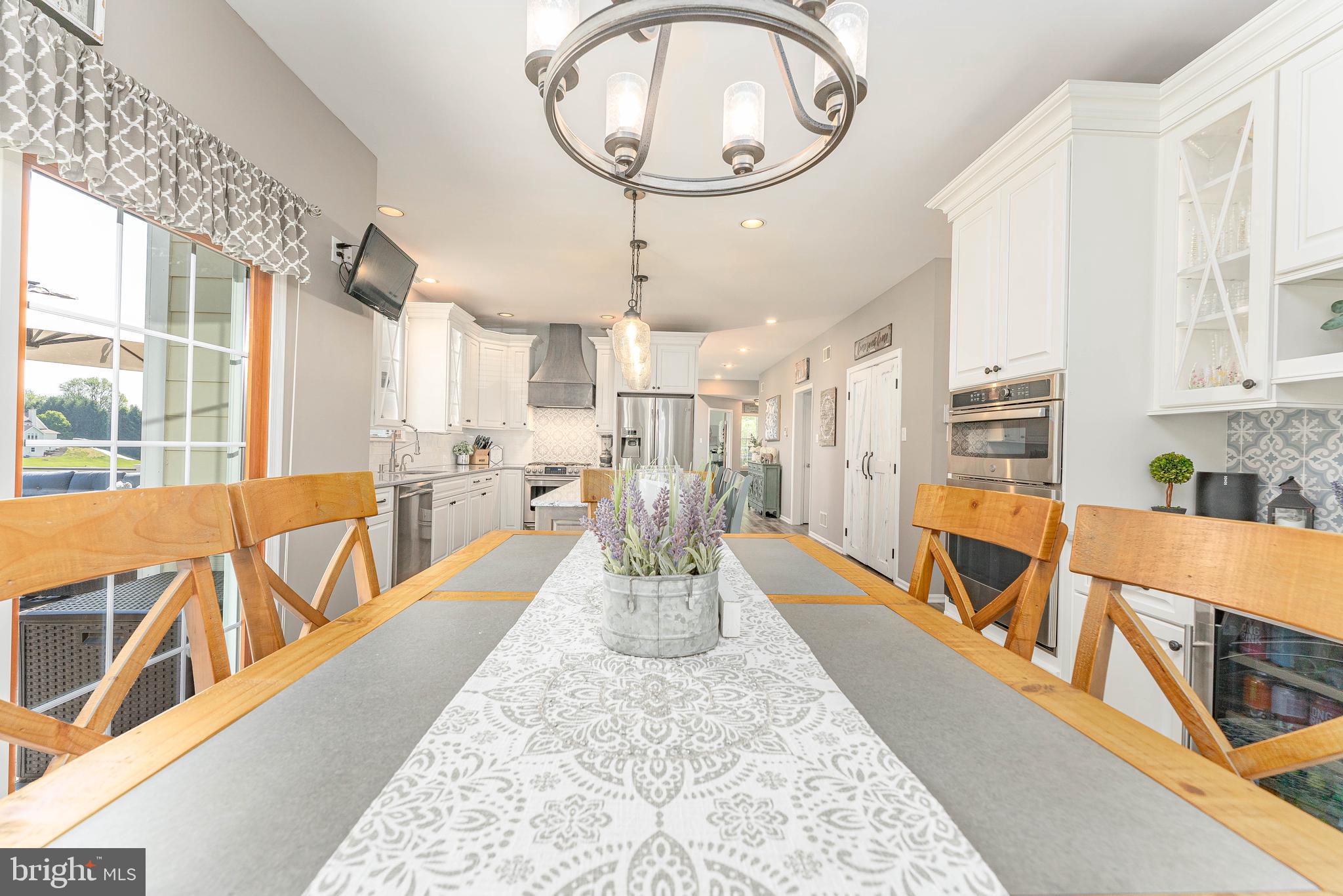 LAUREL POINTE - Residential