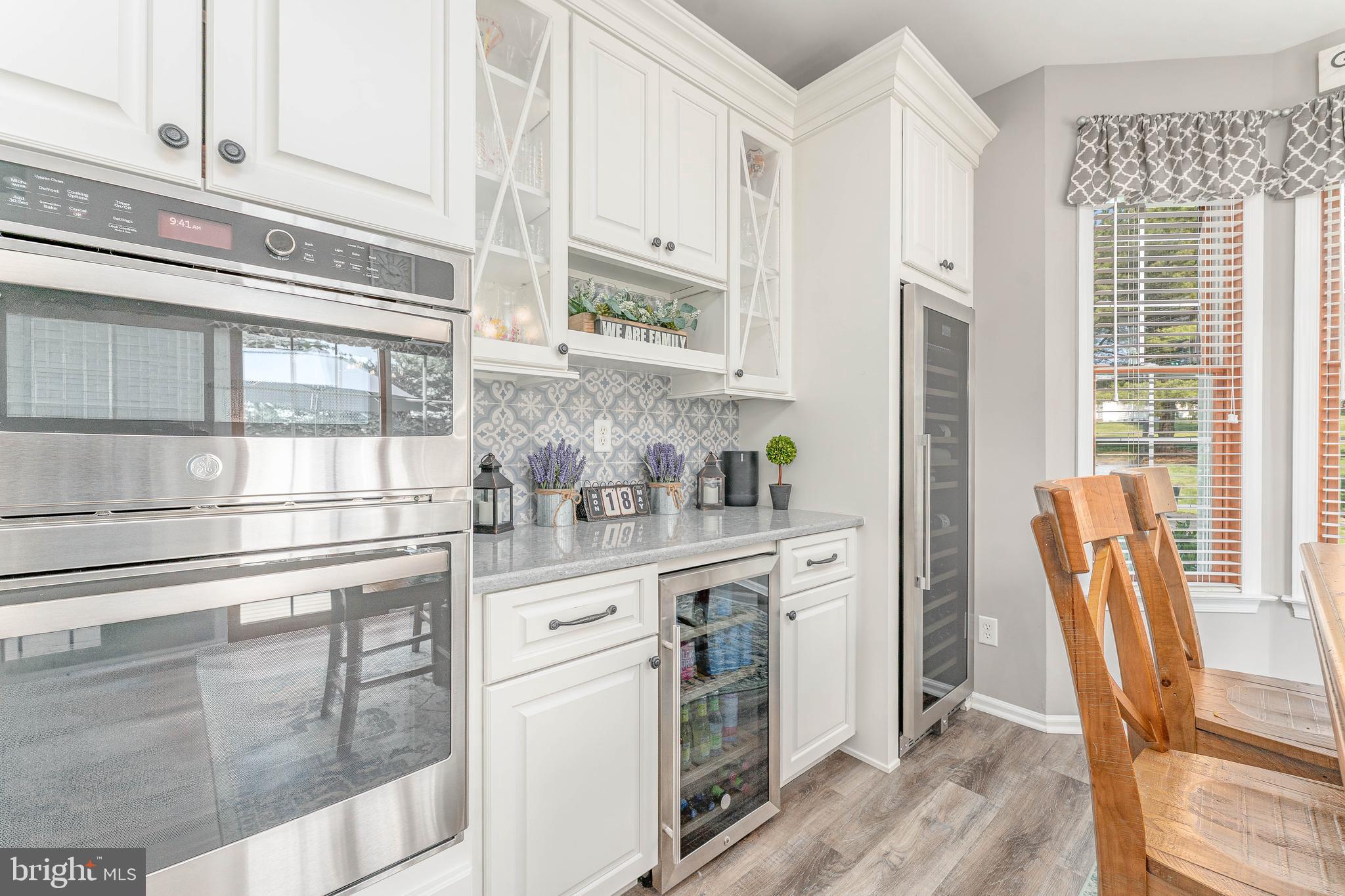 LAUREL POINTE - Residential