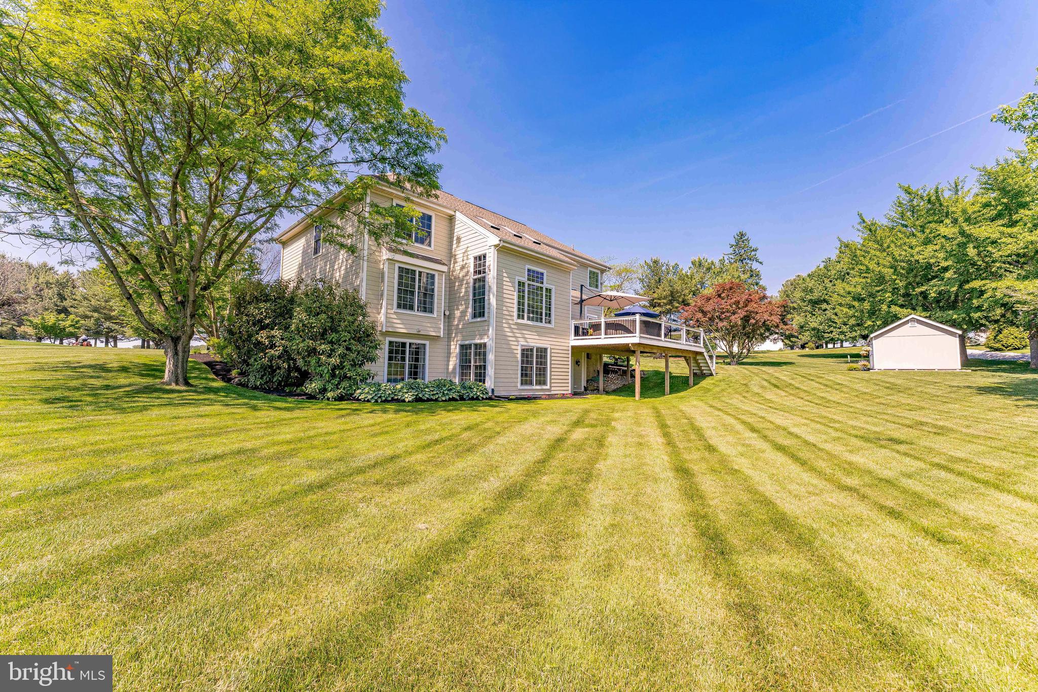 LAUREL POINTE - Residential