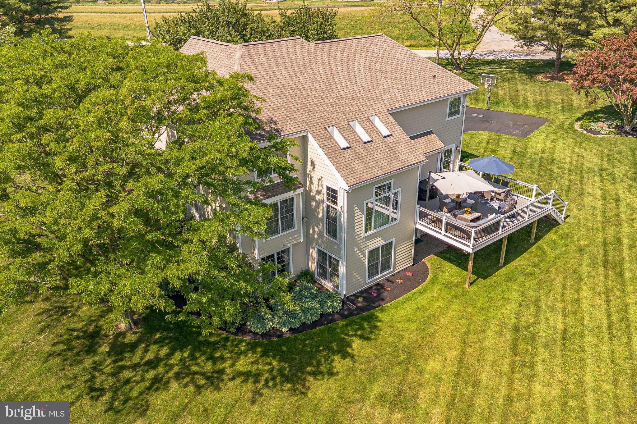 LAUREL POINTE - Residential