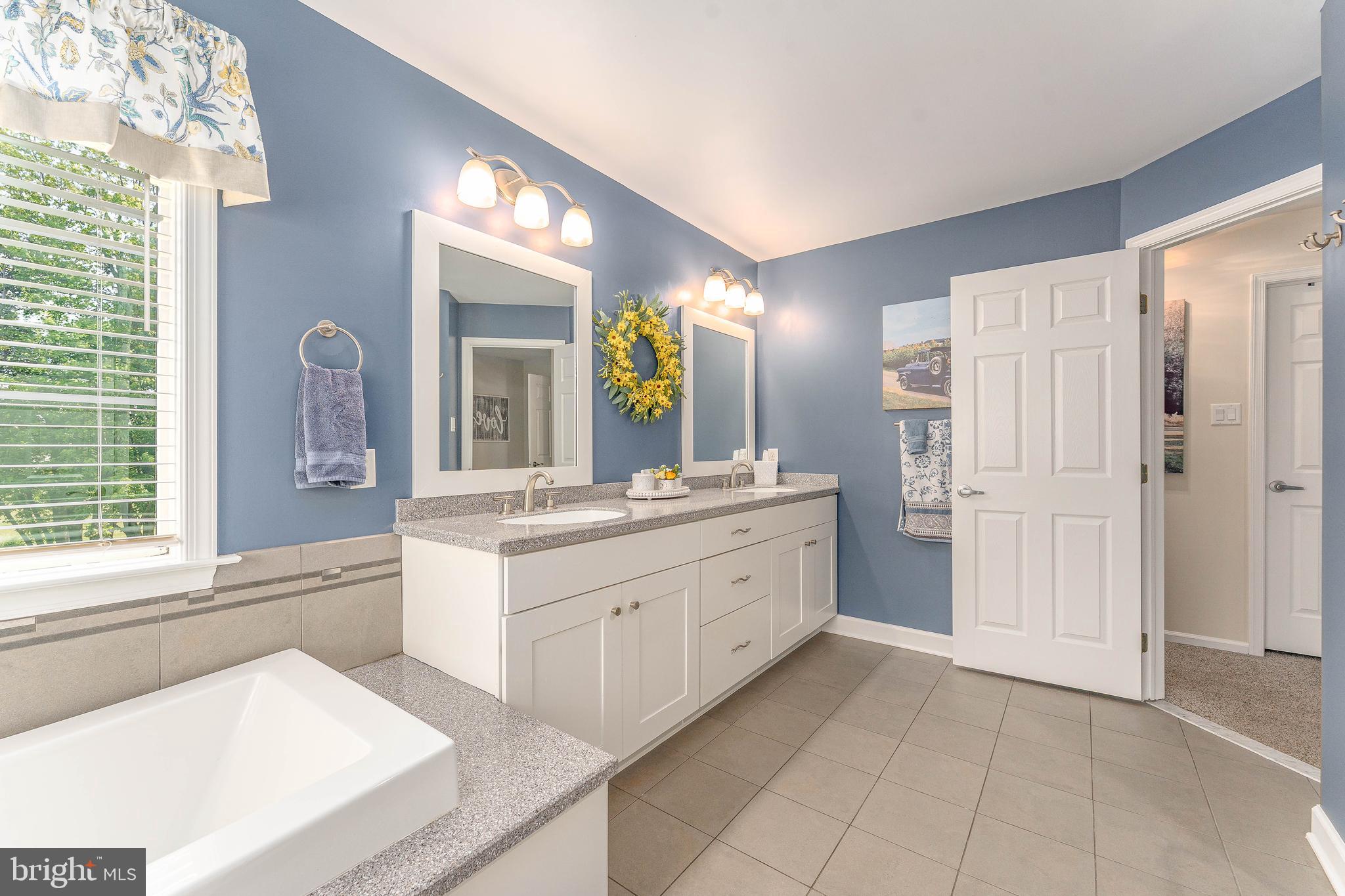 LAUREL POINTE - Residential