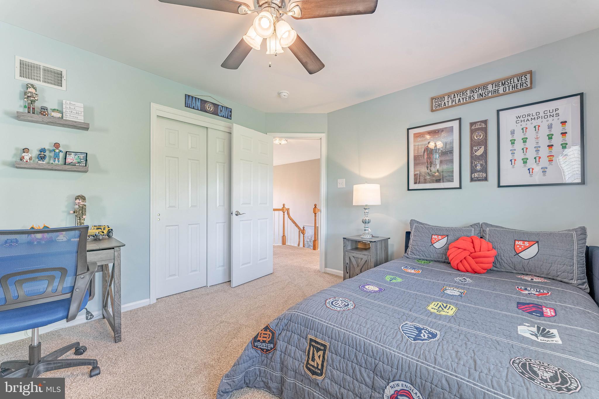 LAUREL POINTE - Residential