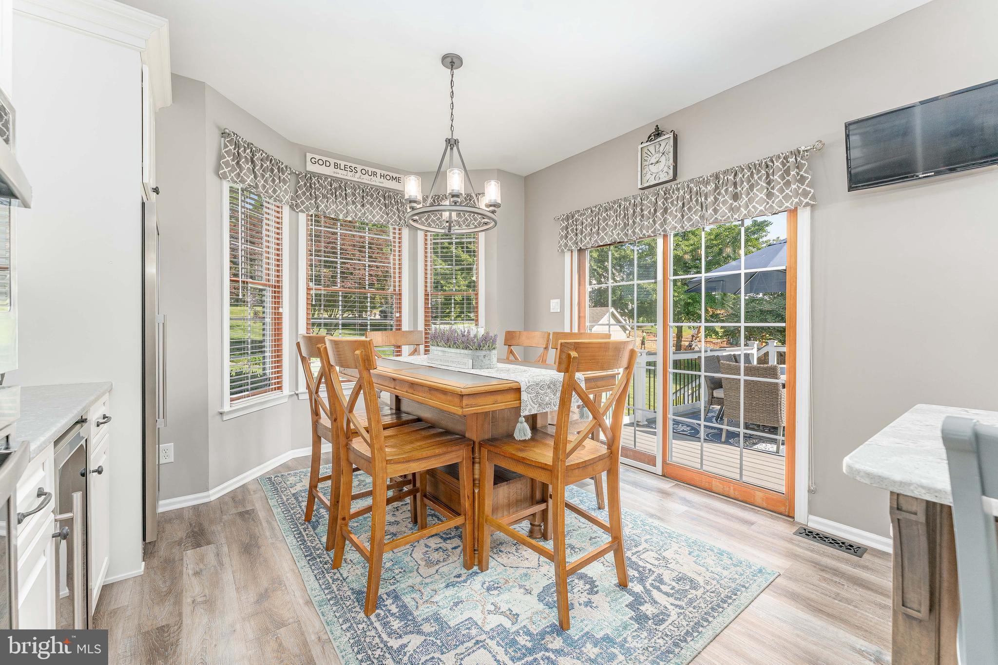 LAUREL POINTE - Residential