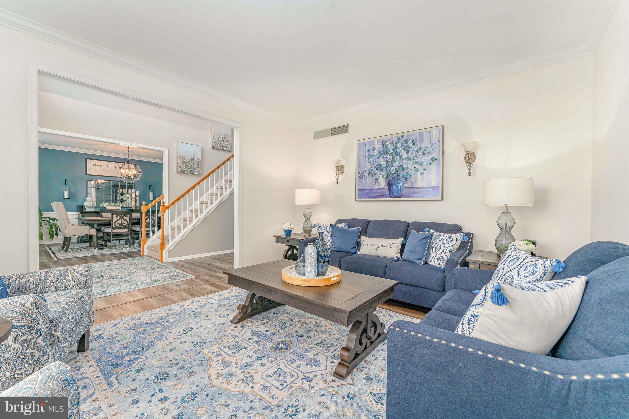 LAUREL POINTE - Residential