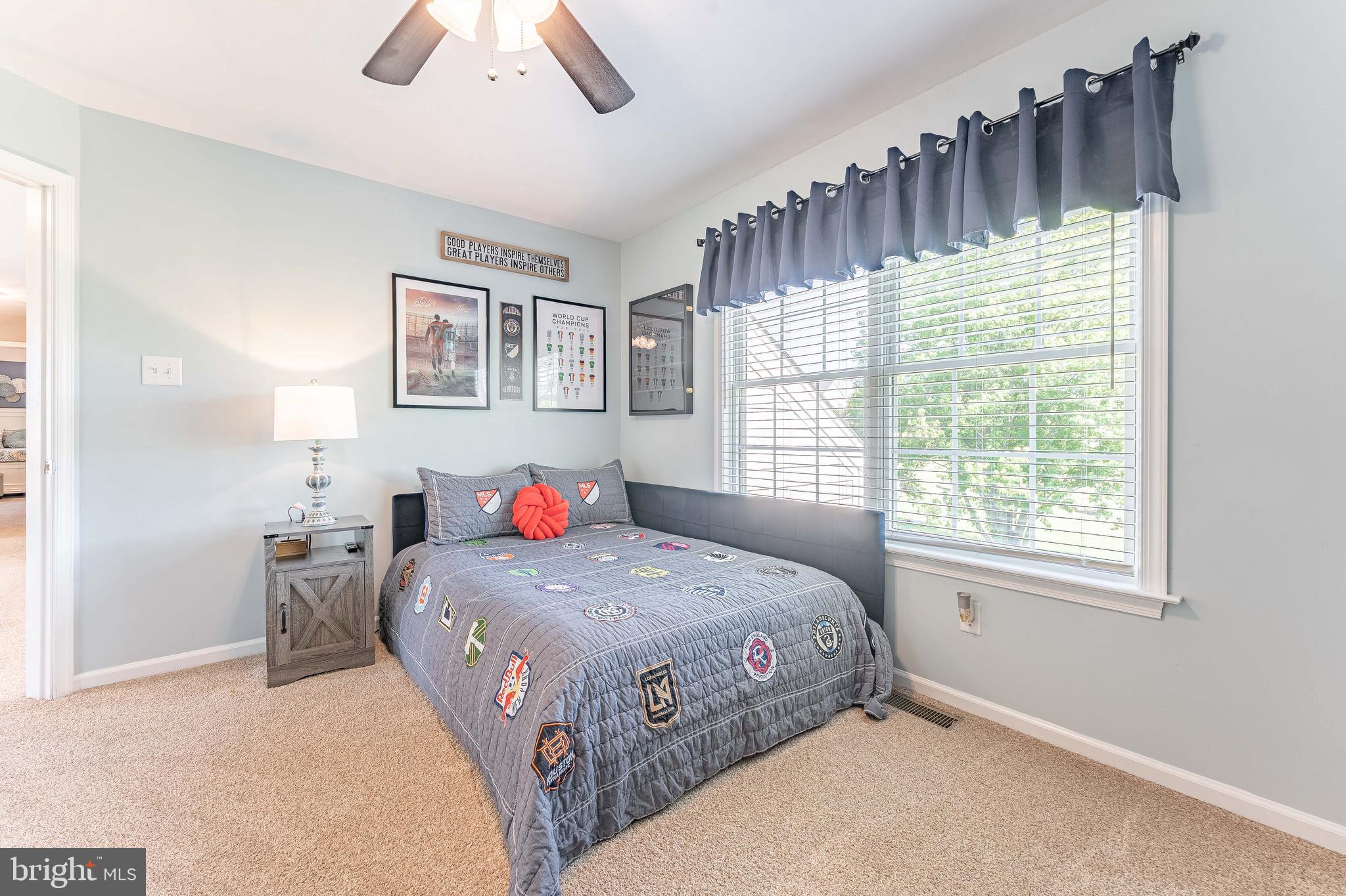 LAUREL POINTE - Residential
