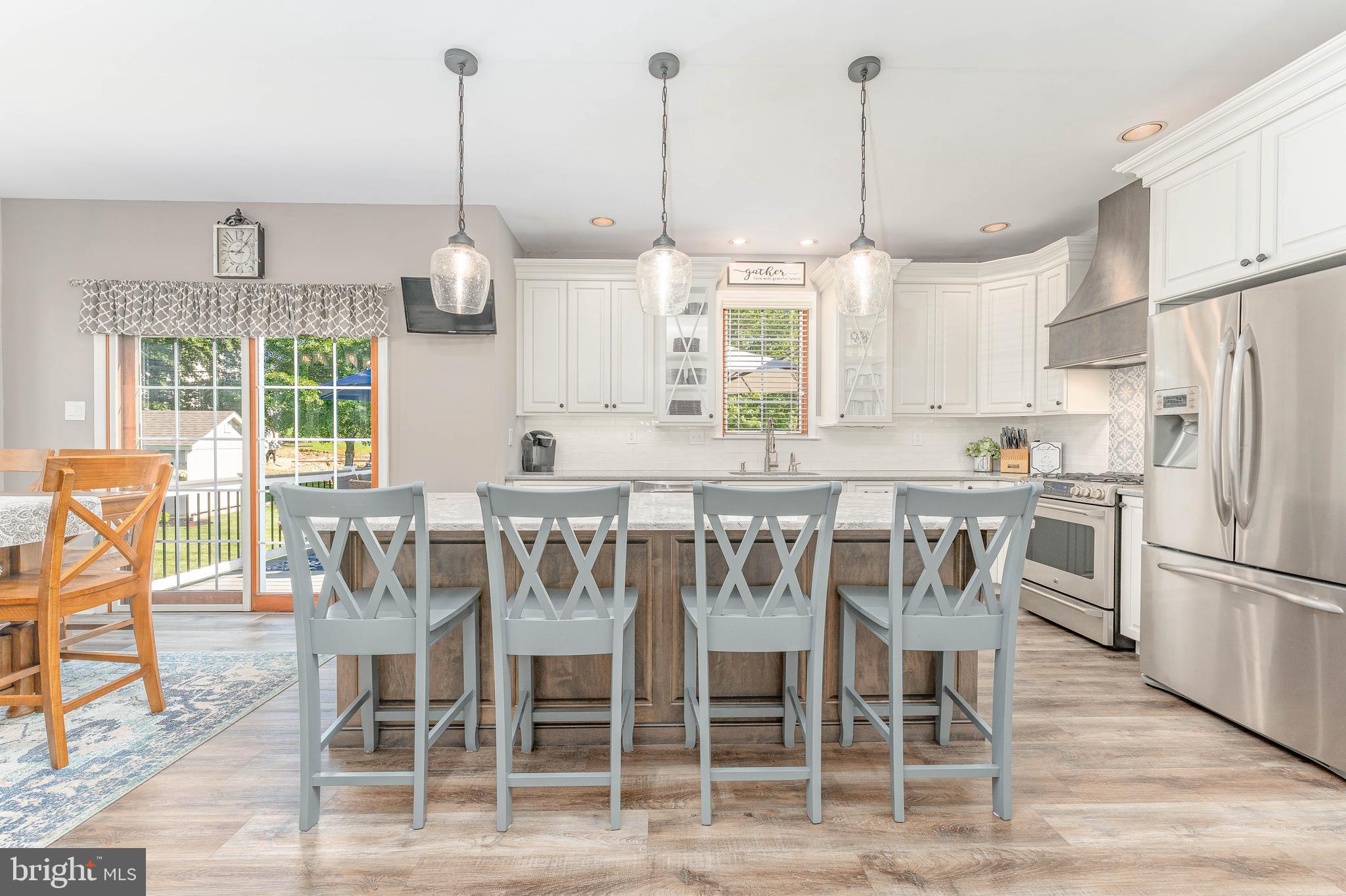 LAUREL POINTE - Residential