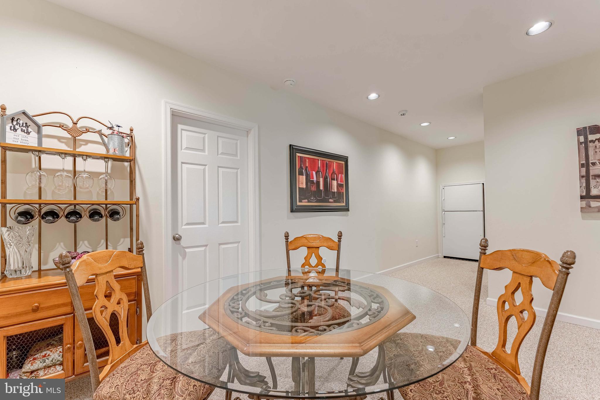 LAUREL POINTE - Residential
