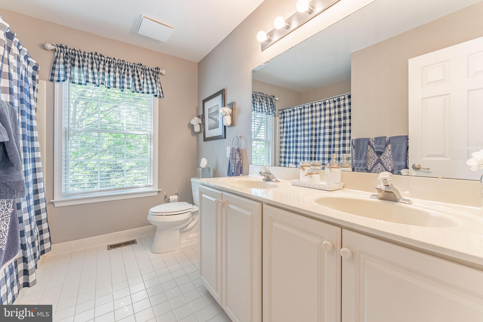 LAUREL POINTE - Residential