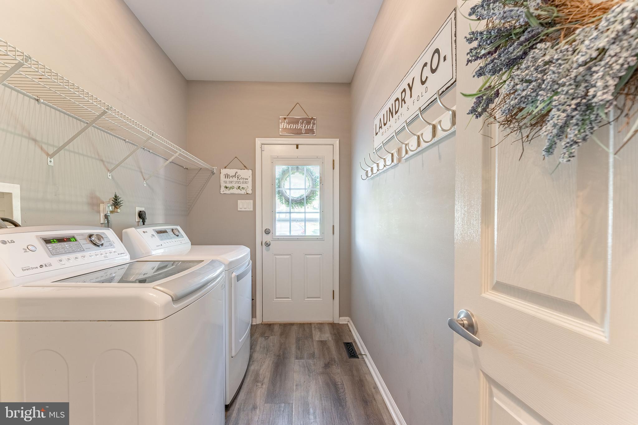 LAUREL POINTE - Residential