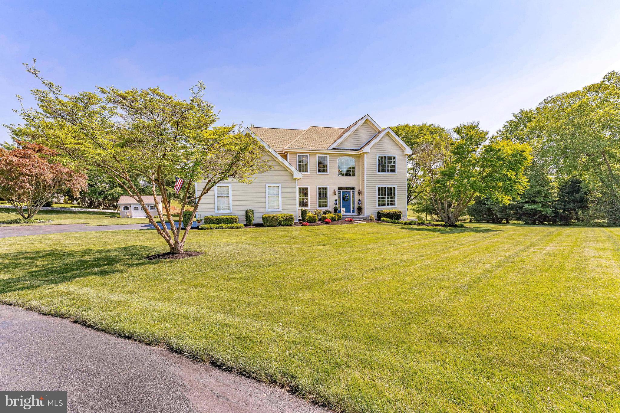 LAUREL POINTE - Residential