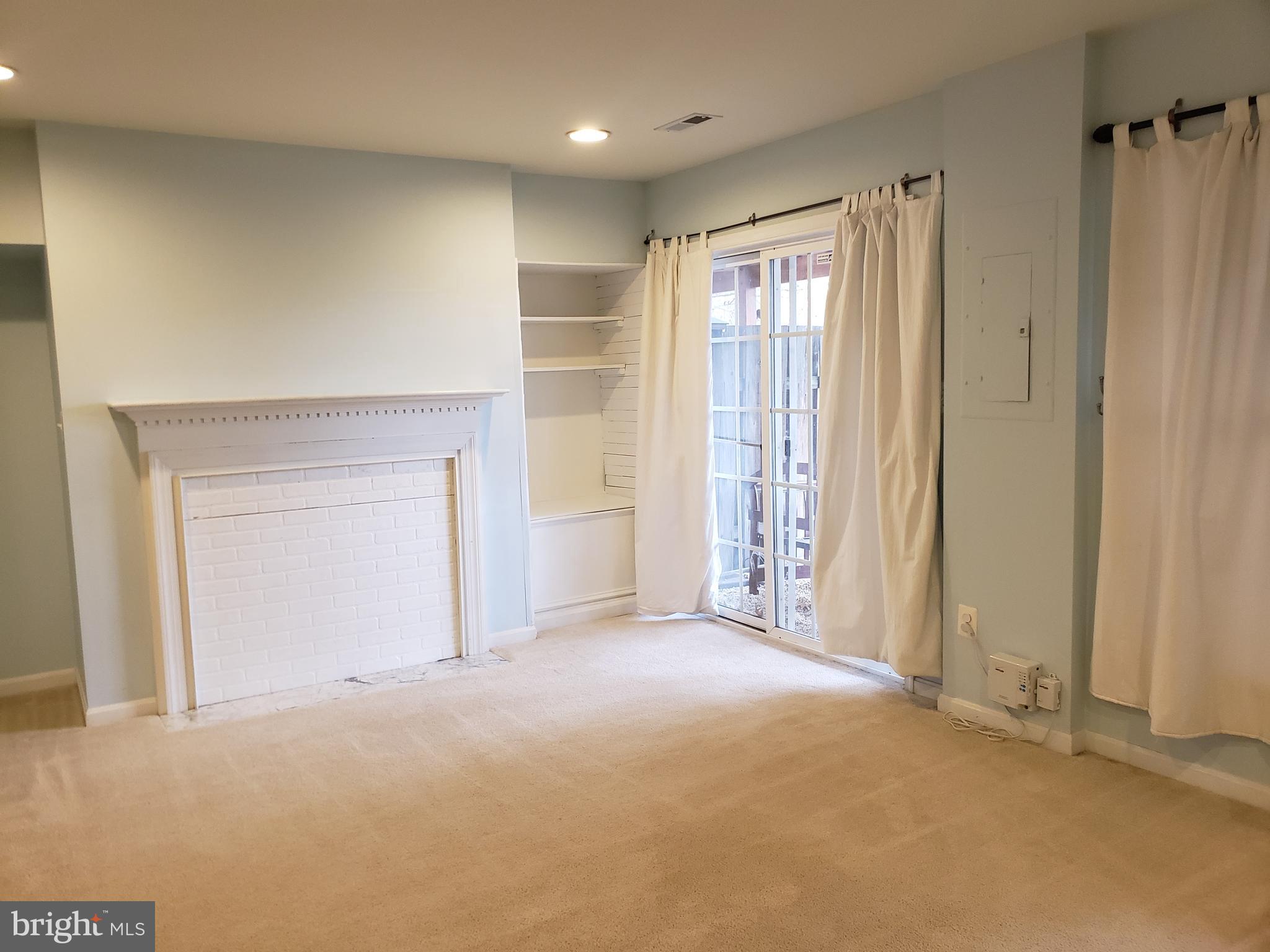 VICTORY LAKES - Residential Lease