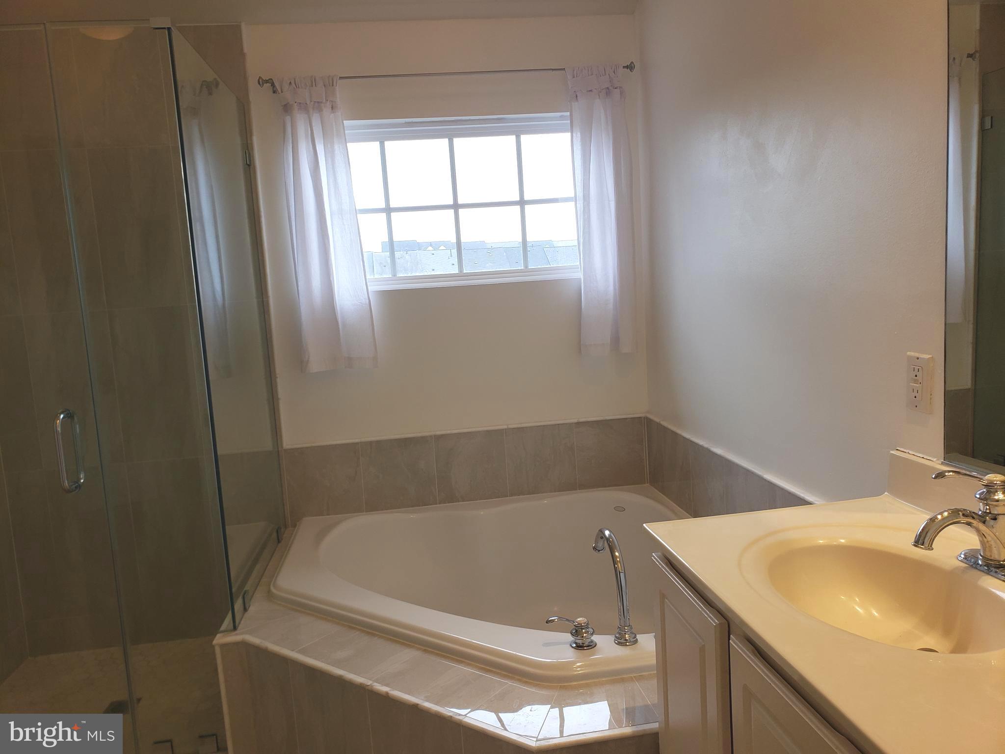 VICTORY LAKES - Residential Lease