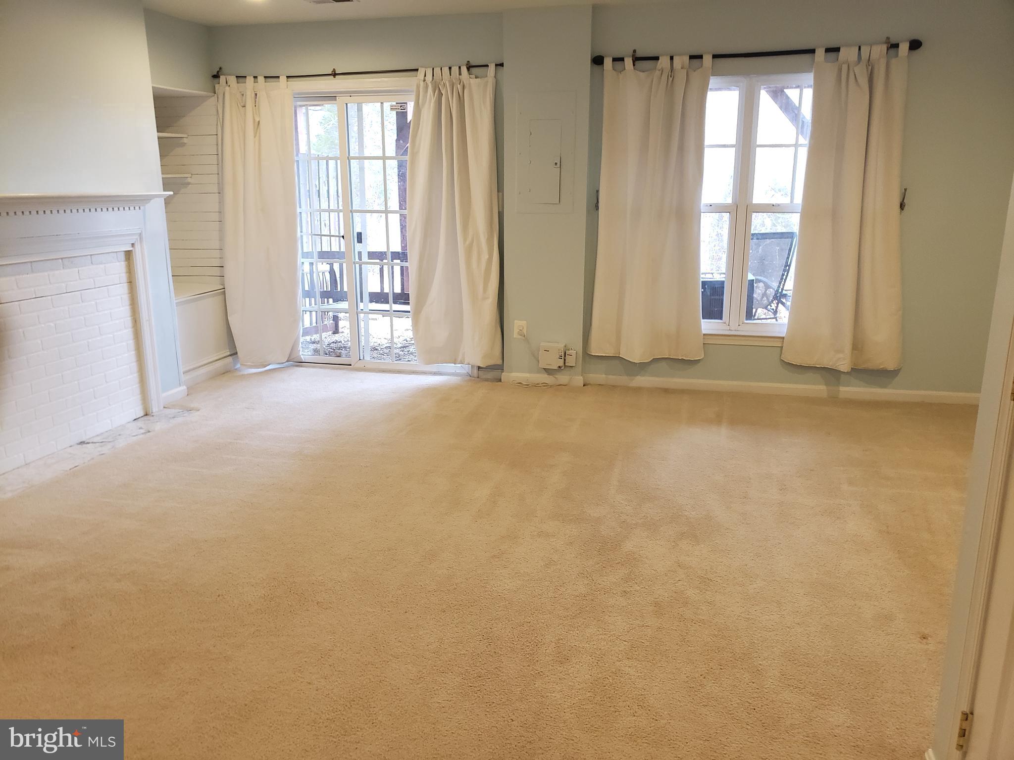 VICTORY LAKES - Residential Lease