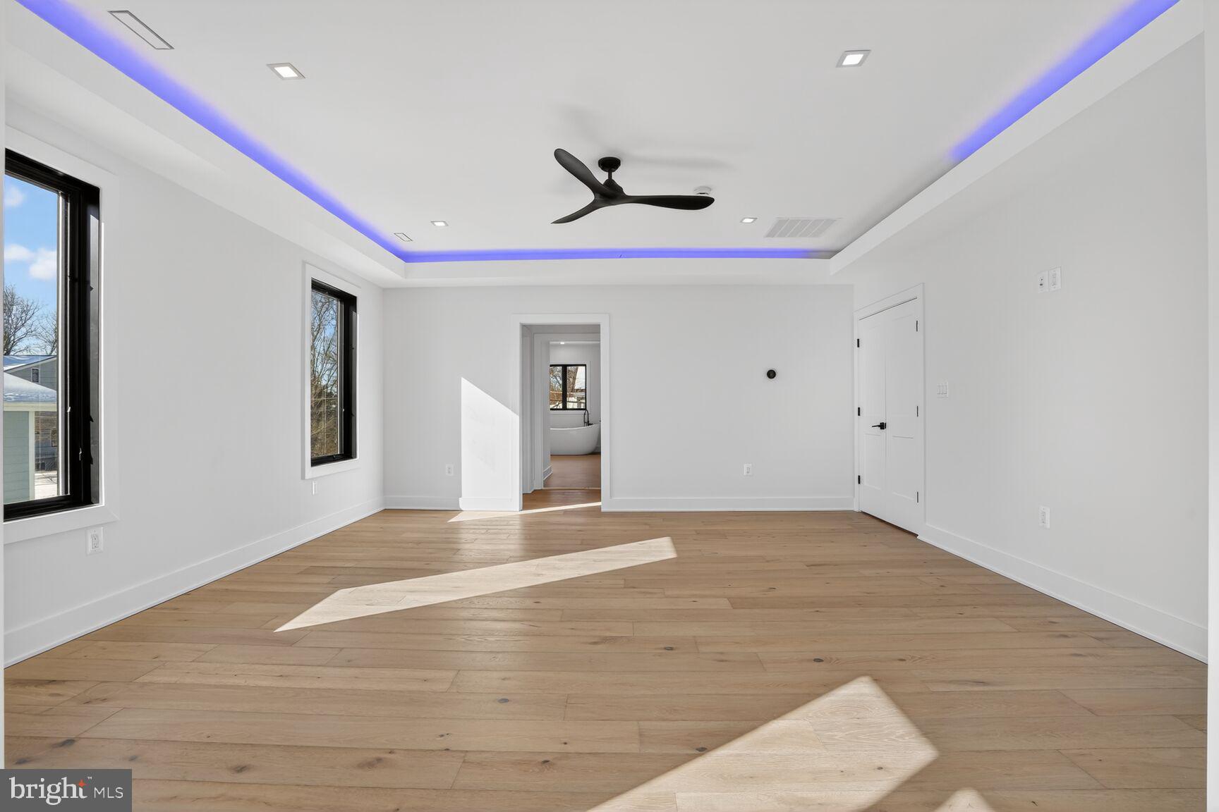 VIENNA WOODS - Residential