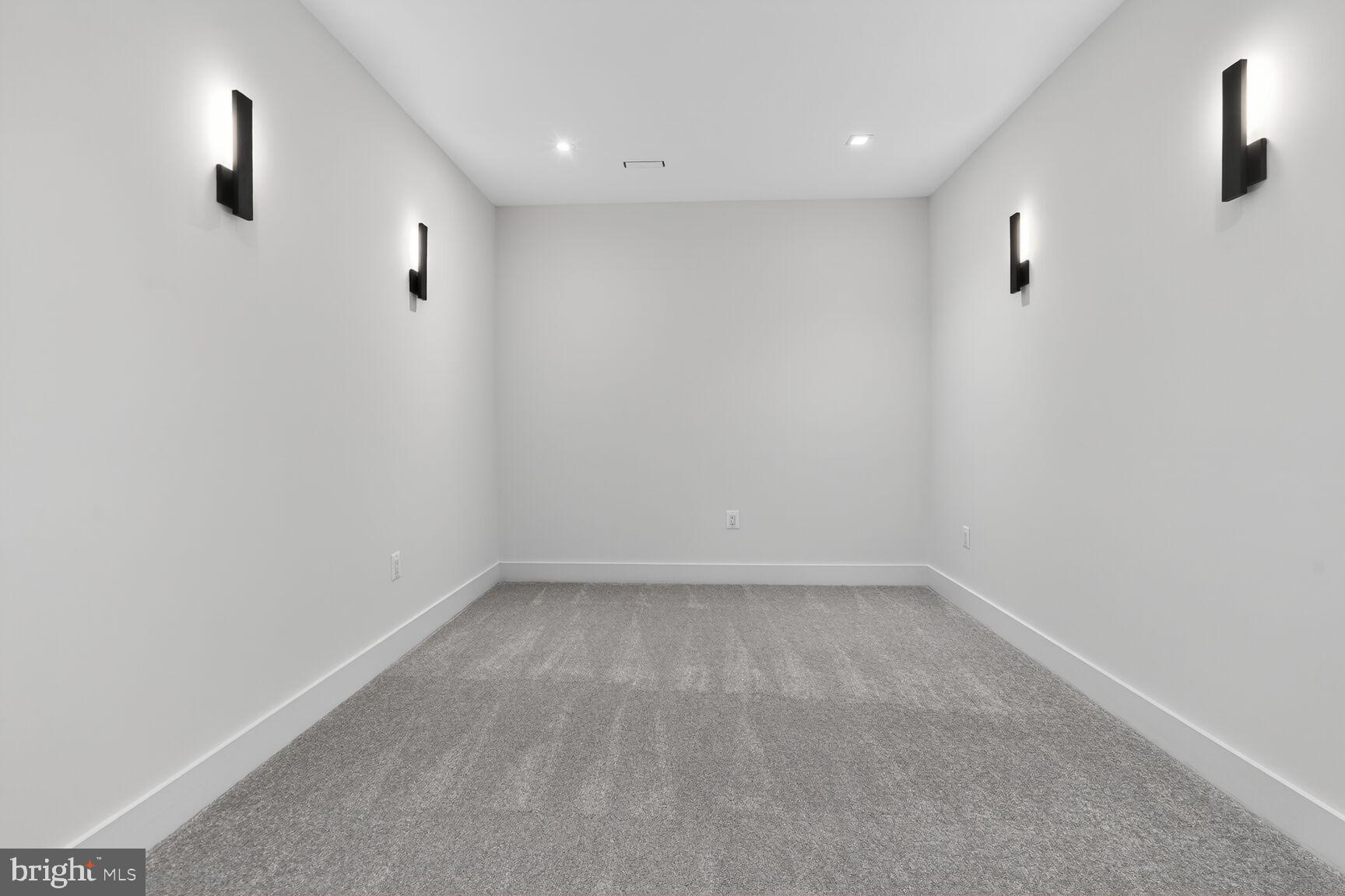 VIENNA WOODS - Residential