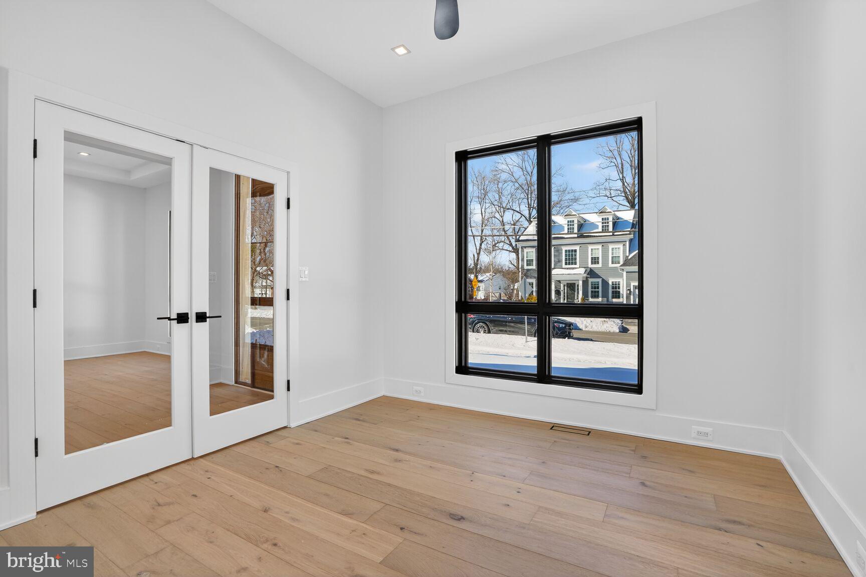 VIENNA WOODS - Residential