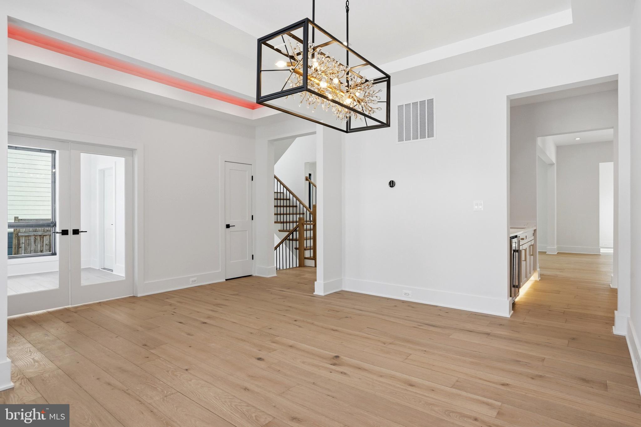 VIENNA WOODS - Residential