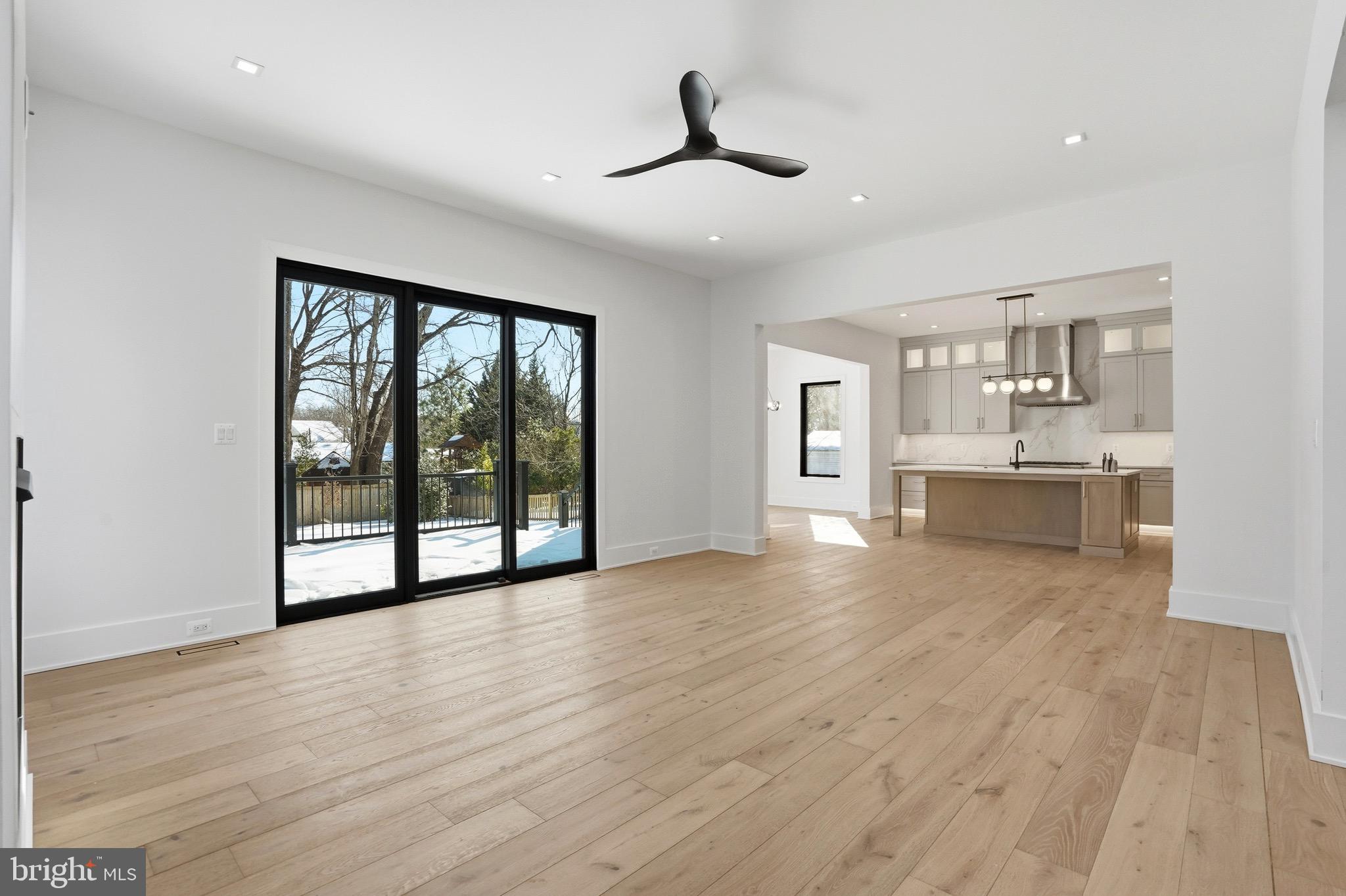 VIENNA WOODS - Residential