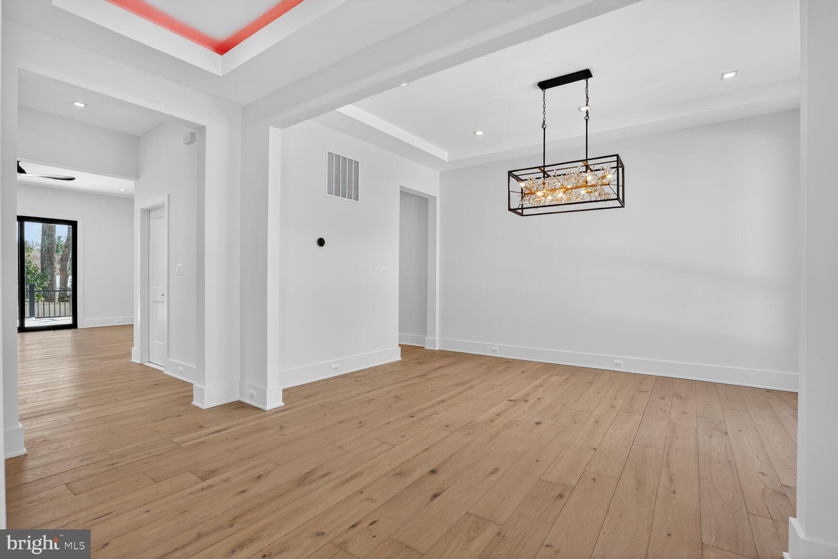 VIENNA WOODS - Residential