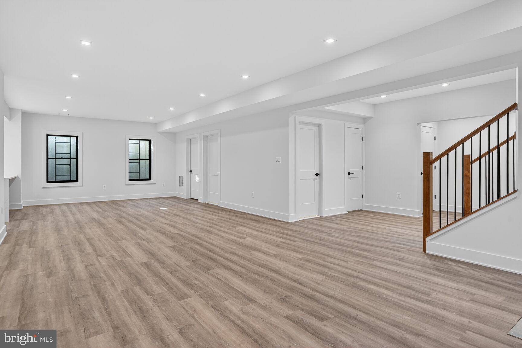 VIENNA WOODS - Residential