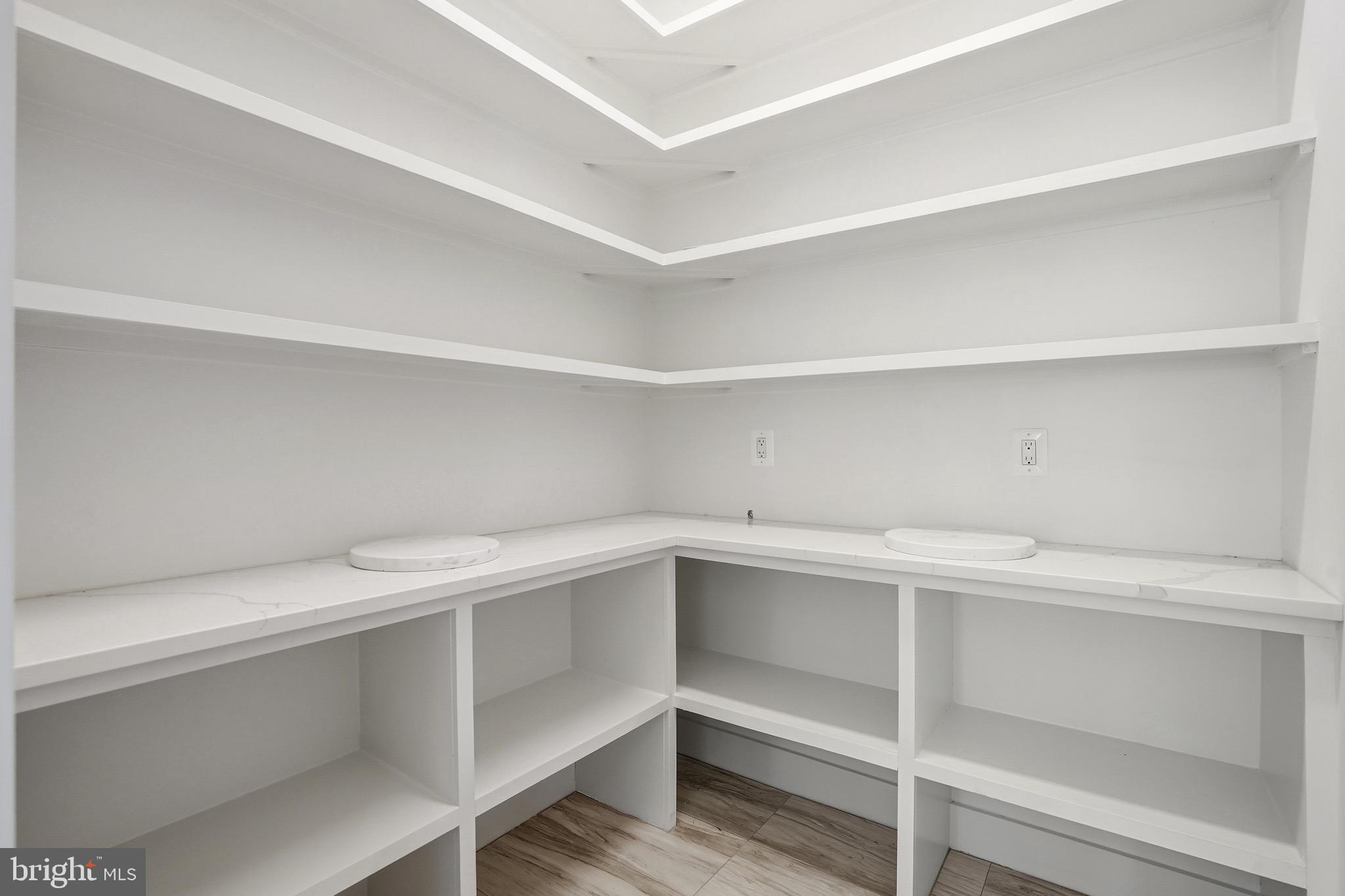 VIENNA WOODS - Residential