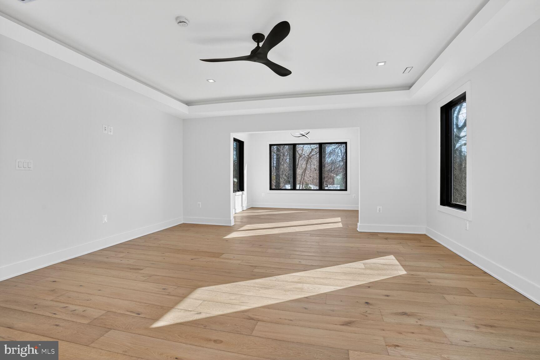VIENNA WOODS - Residential