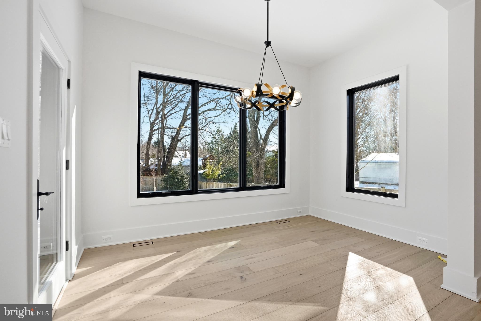 VIENNA WOODS - Residential