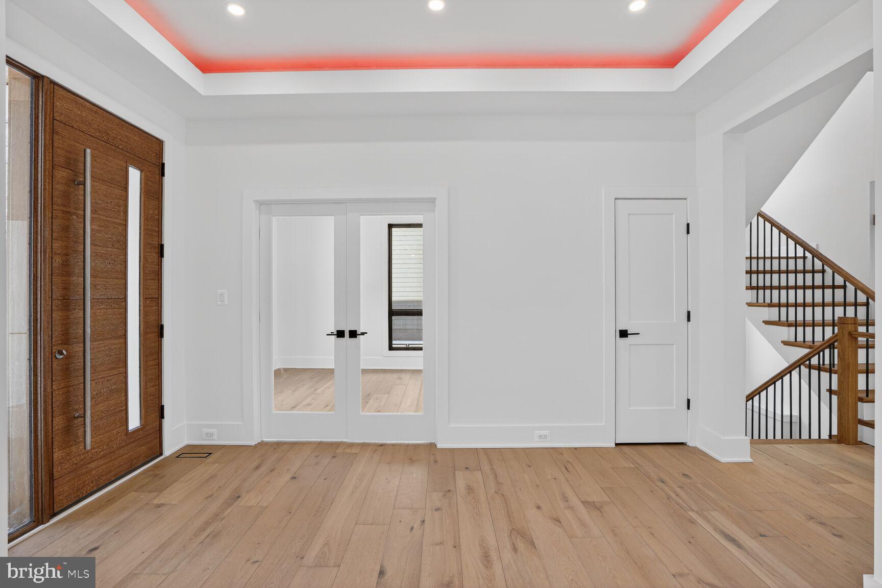 VIENNA WOODS - Residential