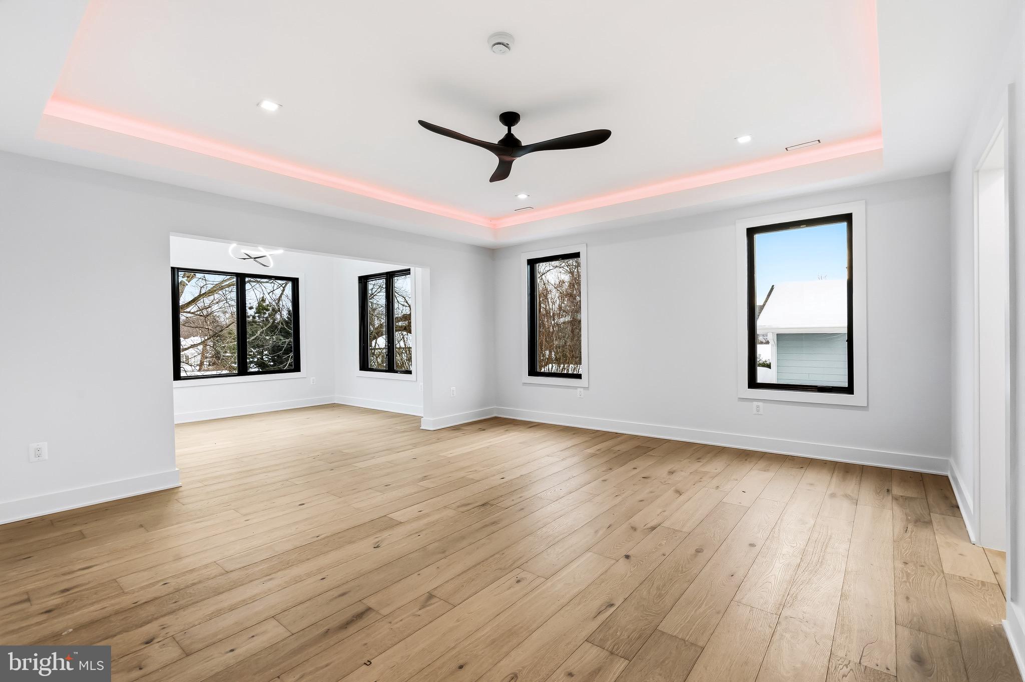 VIENNA WOODS - Residential