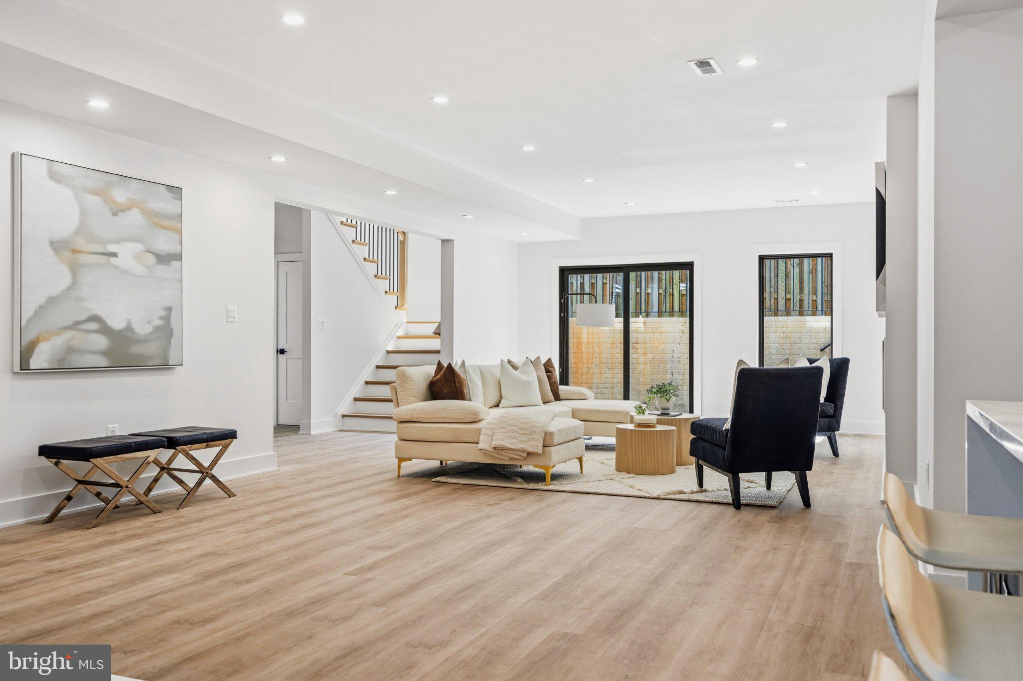 VIENNA WOODS - Residential