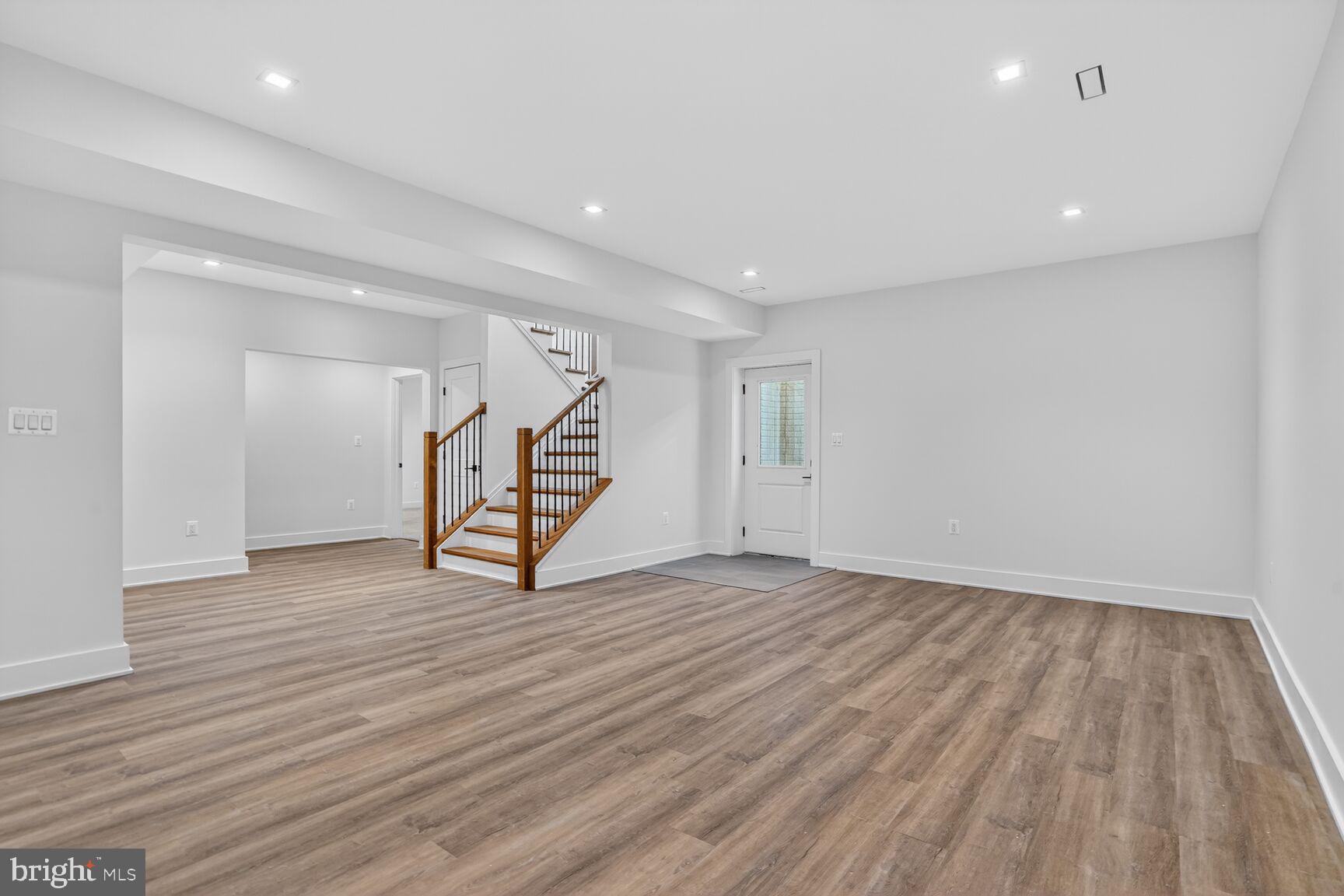 VIENNA WOODS - Residential