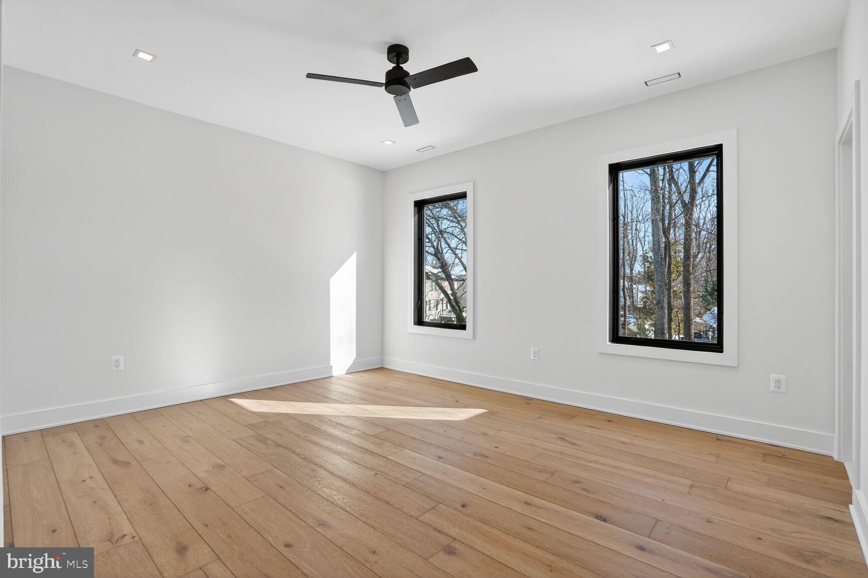 VIENNA WOODS - Residential